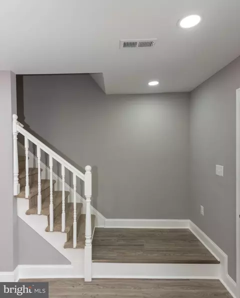 Entry Way - 4843 Greencrest Rd, Baltimore, MD 21206 photo 3 of 7