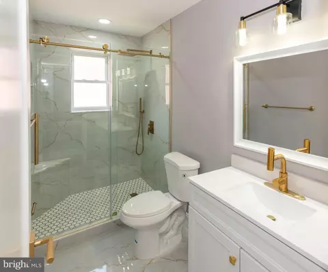 Bath - 4843 Greencrest Rd, Baltimore, MD 21206 photo 1 of 3