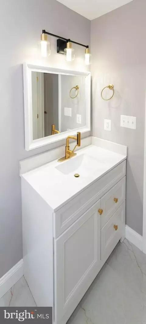 Bath - 4843 Greencrest Rd, Baltimore, MD 21206 photo 3 of 3