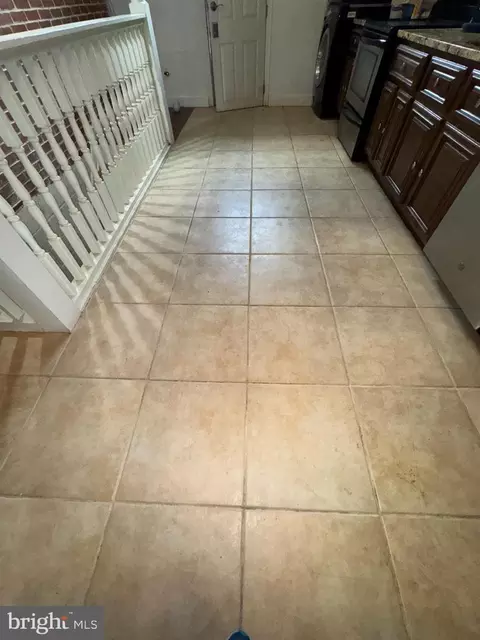 Entry Way - 200 S Parrish St, Baltimore, MD 21223 photo 5 of 6