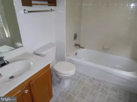 Bath - 811 George St, Baltimore, MD 21201 photo 2 of 2