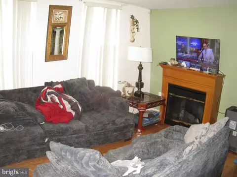 Living - 811 George St, Baltimore, MD 21201 photo 2 of 2