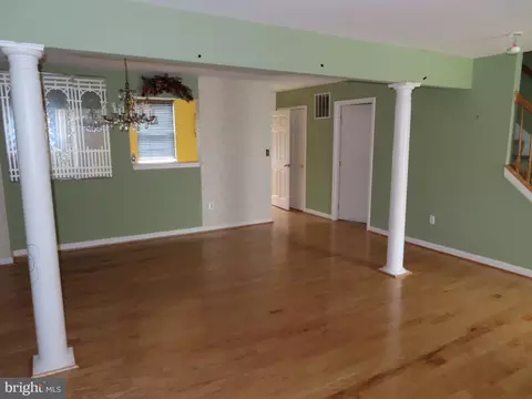 Living - 811 George St, Baltimore, MD 21201 photo 8 of 8