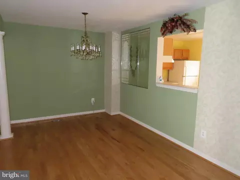 Living - 811 George St, Baltimore, MD 21201 photo 2 of 8