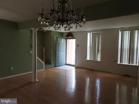 Living - 811 George St, Baltimore, MD 21201 photo 6 of 8