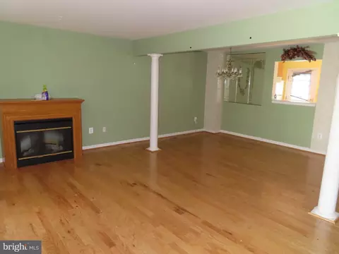 Living - 811 George St, Baltimore, MD 21201 photo 1 of 8