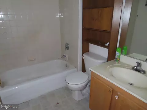 Bath - 811 George St, Baltimore, MD 21201 photo 1 of 2