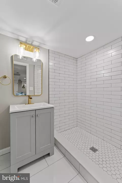 Bath - 5309 Ready Ave, Baltimore, MD 21212 photo 3 of 3