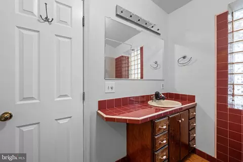 Bath - 1614 Lancaster St, Baltimore, MD 21231 photo 3 of 3