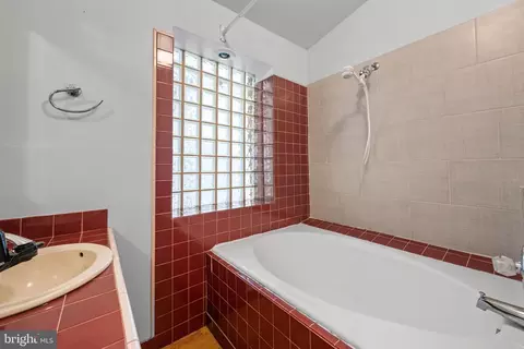 Bath - 1614 Lancaster St, Baltimore, MD 21231 photo 2 of 3