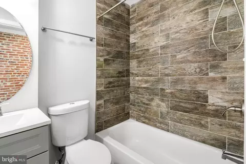 Bath - 1122 Sargeant St, Baltimore, MD 21223 photo 1 of 3