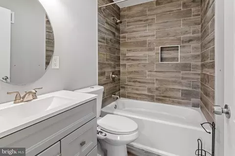 Bath - 1122 Sargeant St, Baltimore, MD 21223 photo 2 of 3
