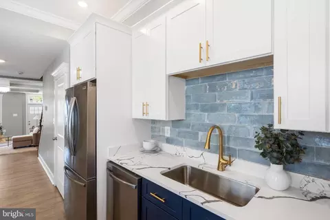 Entry Way - 2718 E Fairmount Ave, Baltimore, MD 21224 photo 5 of 10