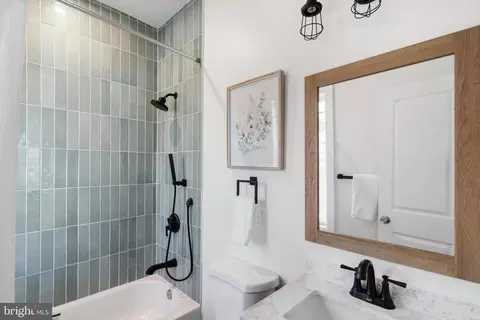 Bath - 2718 E Fairmount Ave, Baltimore, MD 21224 photo 4 of 7