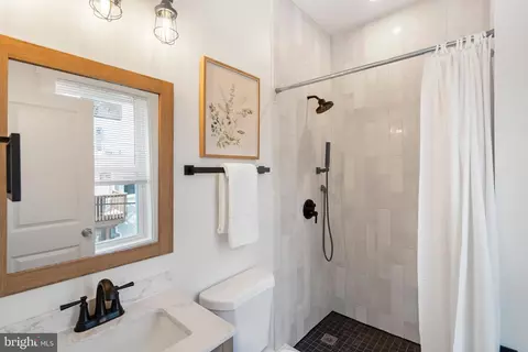 Bath - 2718 E Fairmount Ave, Baltimore, MD 21224 photo 6 of 7