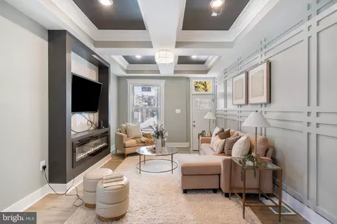 Entry Way - 2718 E Fairmount Ave, Baltimore, MD 21224 photo 4 of 10