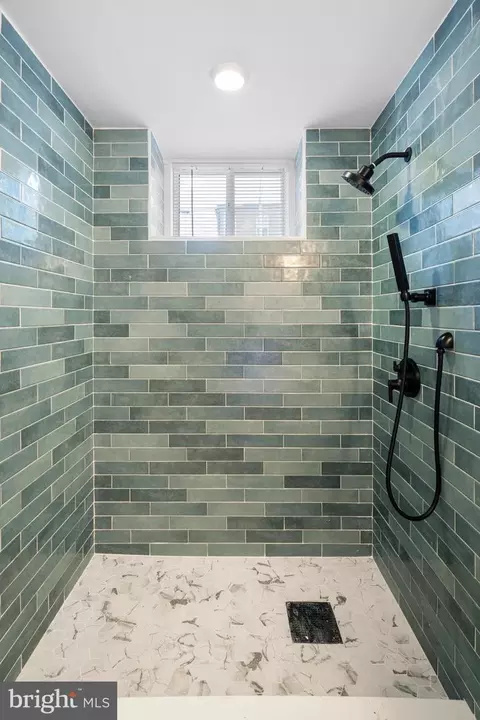 Bath - 2718 E Fairmount Ave, Baltimore, MD 21224 photo 3 of 7