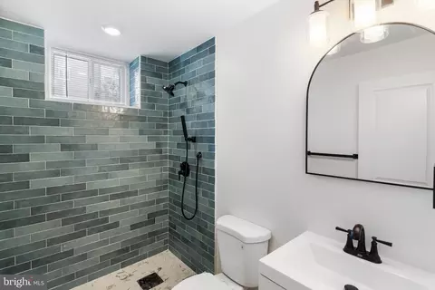 Bath - 2718 E Fairmount Ave, Baltimore, MD 21224 photo 2 of 7