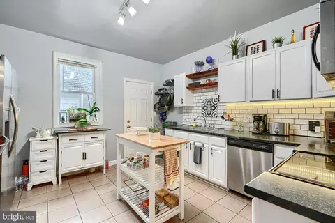 Kitchen - 300 E 27th St, Baltimore, MD 21218 photo 2 of 6