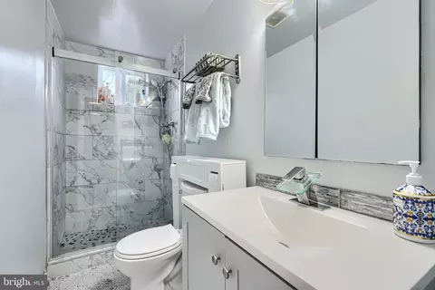 Bath - 300 E 27th St, Baltimore, MD 21218 photo 2 of 3