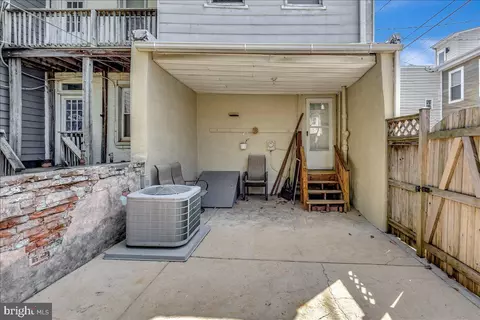 Exterior - 818 S Dean St, Baltimore, MD 21224 photo 4 of 6