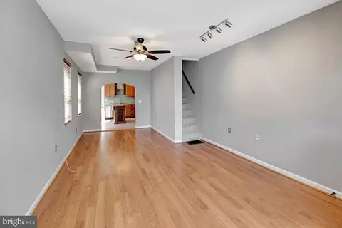 Living - 818 S Dean St, Baltimore, MD 21224 photo 1 of 5