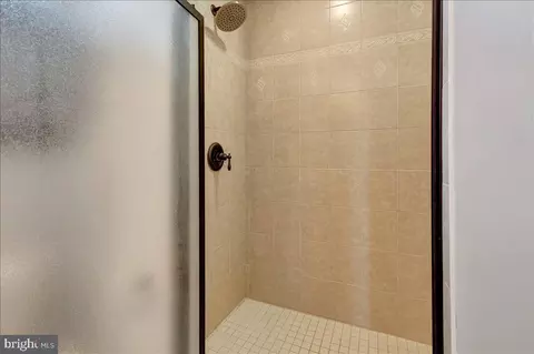 Bath - 818 S Dean St, Baltimore, MD 21224 photo 5 of 6
