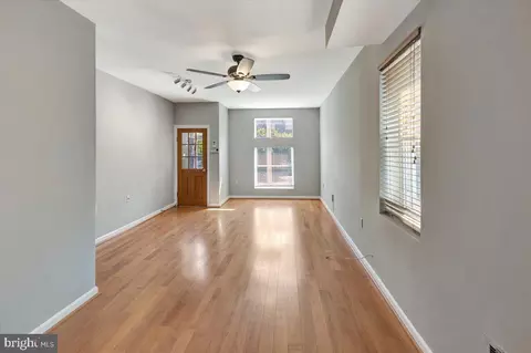 Living - 818 S Dean St, Baltimore, MD 21224 photo 3 of 5