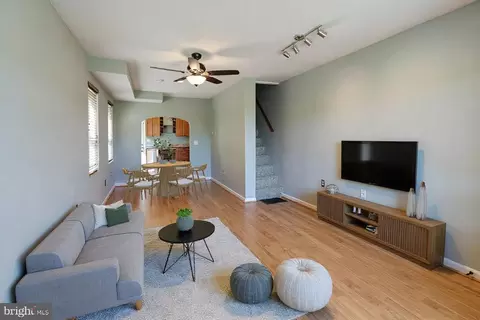 Living - 818 S Dean St, Baltimore, MD 21224 photo 5 of 5