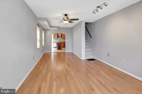 Living - 818 S Dean St, Baltimore, MD 21224 photo 4 of 5