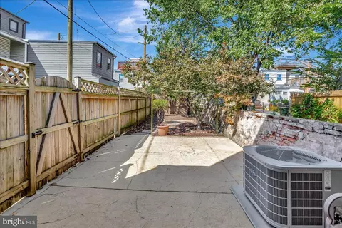 Exterior - 818 S Dean St, Baltimore, MD 21224 photo 3 of 6