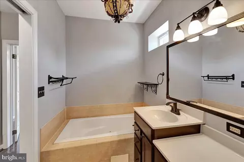 Bath - 818 S Dean St, Baltimore, MD 21224 photo 6 of 6