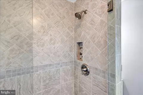 Bath - 818 S Dean St, Baltimore, MD 21224 photo 4 of 6
