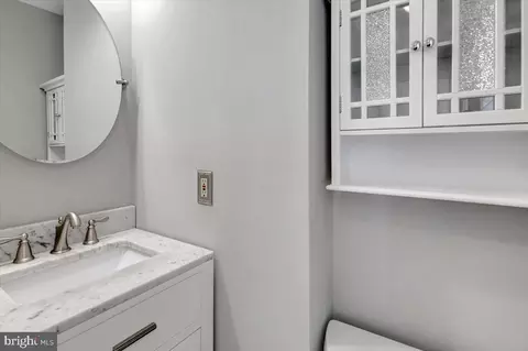 Bath - 818 S Dean St, Baltimore, MD 21224 photo 2 of 6