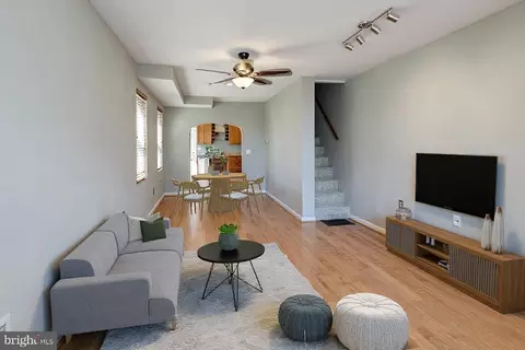 Living - 818 S Dean St, Baltimore, MD 21224 photo 2 of 5