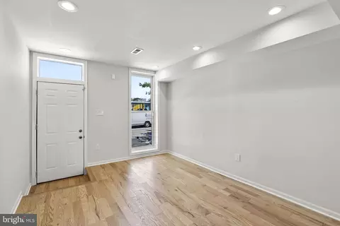 927 E Chase St, Baltimore, MD 21202 photo 4