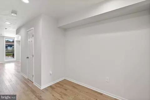 927 E Chase St, Baltimore, MD 21202 photo 8