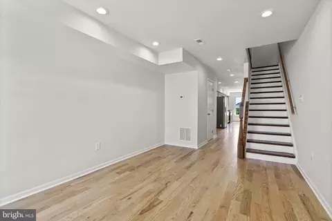 927 E Chase St, Baltimore, MD 21202 photo 3