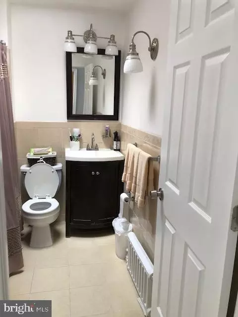 Bath - 3028 Windsor Ave, Baltimore, MD 21216 photo 2 of 2