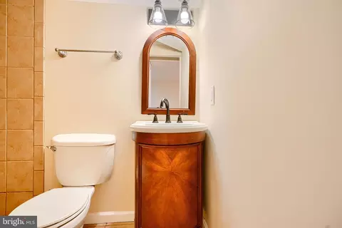 Bath - 334 Kane St, Baltimore, MD 21224 photo 4 of 5