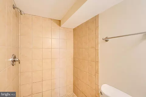 Bath - 334 Kane St, Baltimore, MD 21224 photo 5 of 5