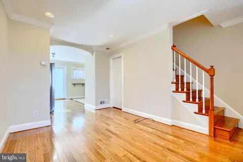 Living - 334 Kane St, Baltimore, MD 21224 photo 2 of 3