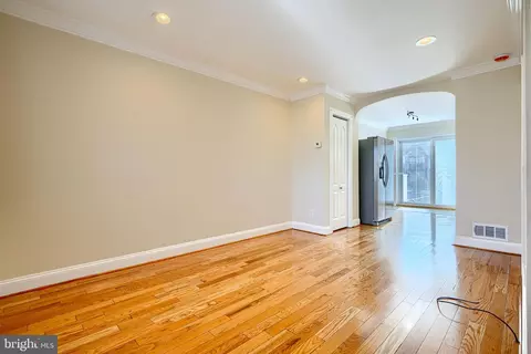 Living - 334 Kane St, Baltimore, MD 21224 photo 1 of 3