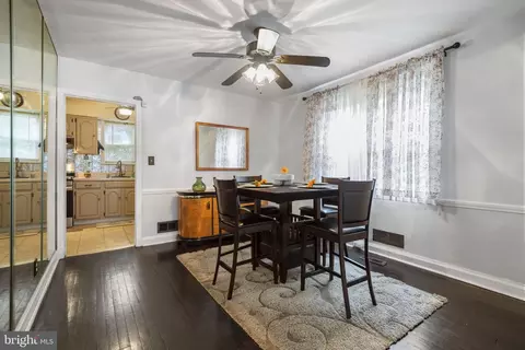 Entry Way - 6402 Moyer Ave, Baltimore, MD 21206 photo 2 of 10