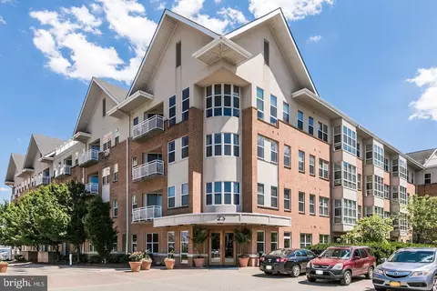 23 Pierside Dr #429, Baltimore, MD 21230