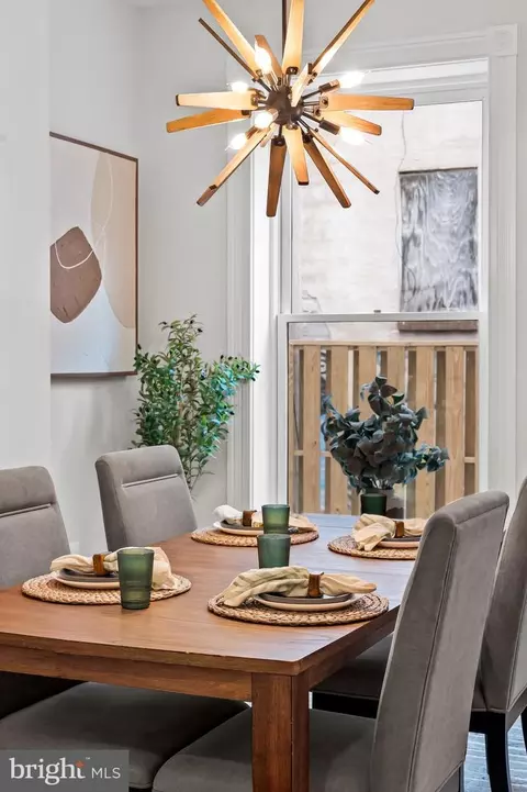 Dining - 450 E 22nd St, Baltimore, MD 21217 photo 2 of 4