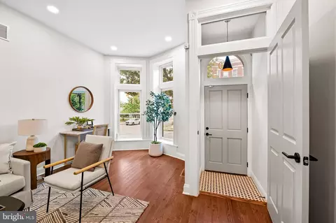 Entry Way - 450 E 22nd St, Baltimore, MD 21217 photo 1 of 10