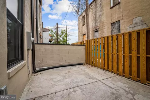 Exterior - 450 E 22nd St, Baltimore, MD 21217 photo 5 of 11