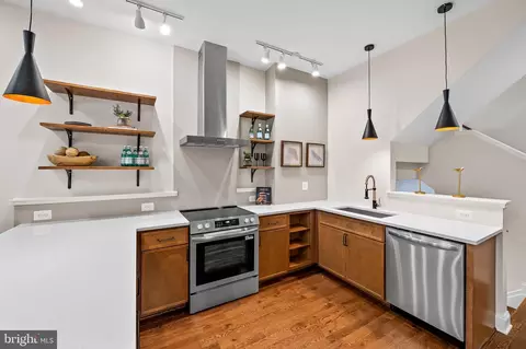Kitchen - 450 E 22nd St, Baltimore, MD 21217 photo 3 of 6