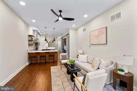 Entry Way - 450 E 22nd St, Baltimore, MD 21217 photo 2 of 10